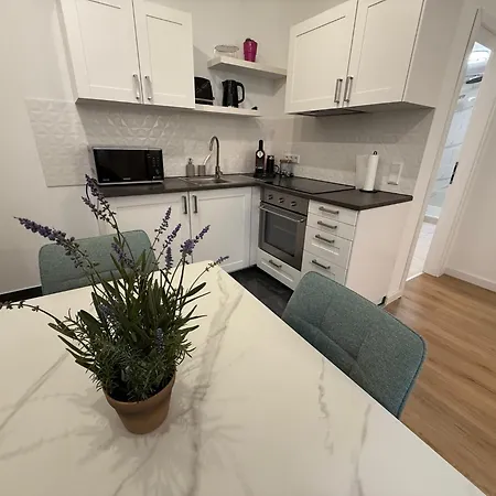 Gemuetliches Apartment, Nur 5 Min Ins Zentrum Apartmán *