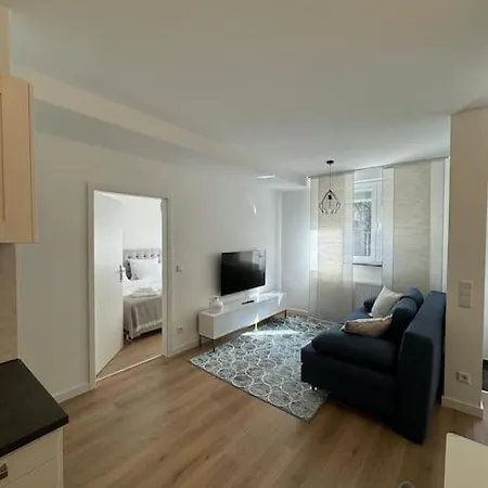 Gemuetliches Apartment, Nur 5 Min Ins Zentrum شقة *
